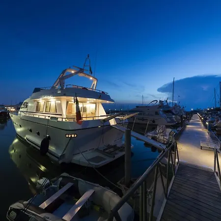 Holidays Boat *